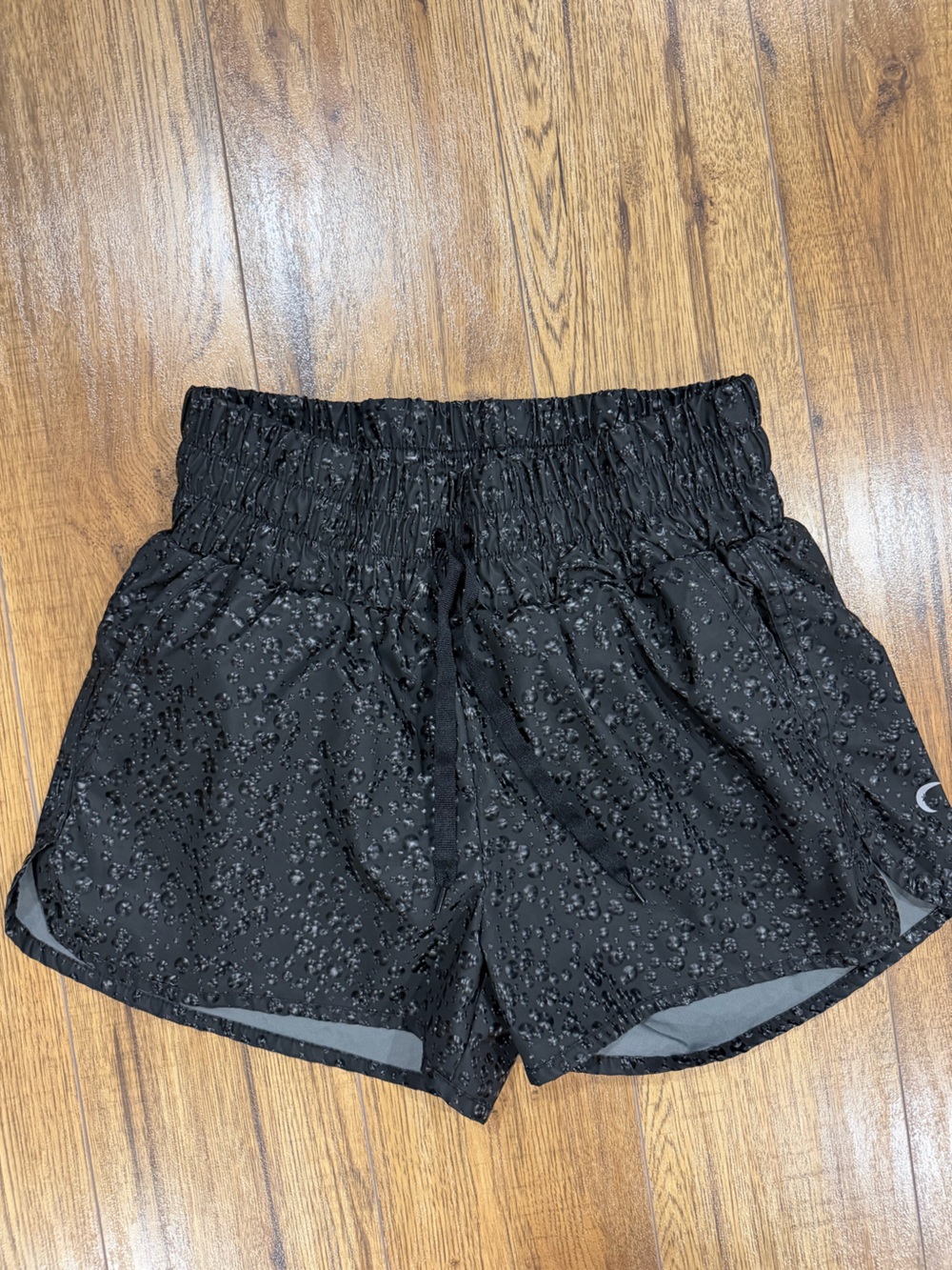 ZYIA Active Black Bubbles High-Rise Bomber Shorts Sz Medium hydrophobic fabric